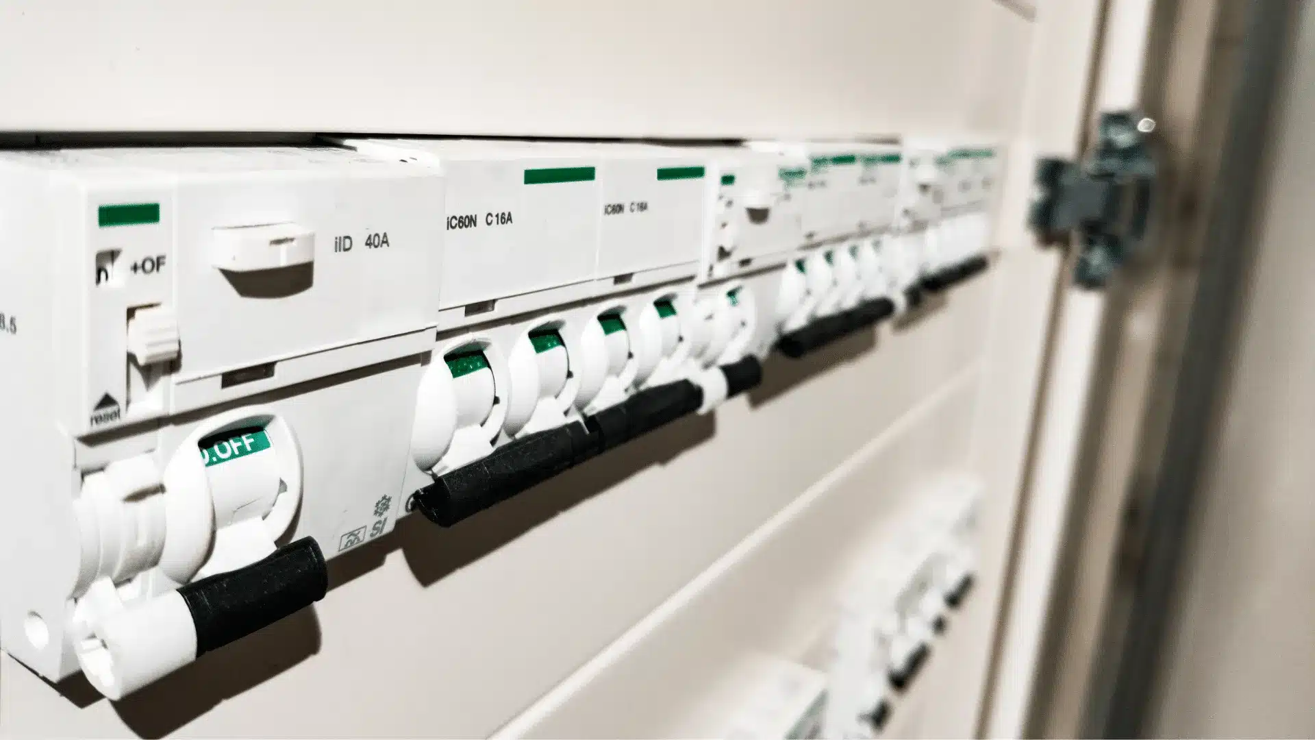 Diferencial eléctrico saltando, revisión por electricista de Electricfy